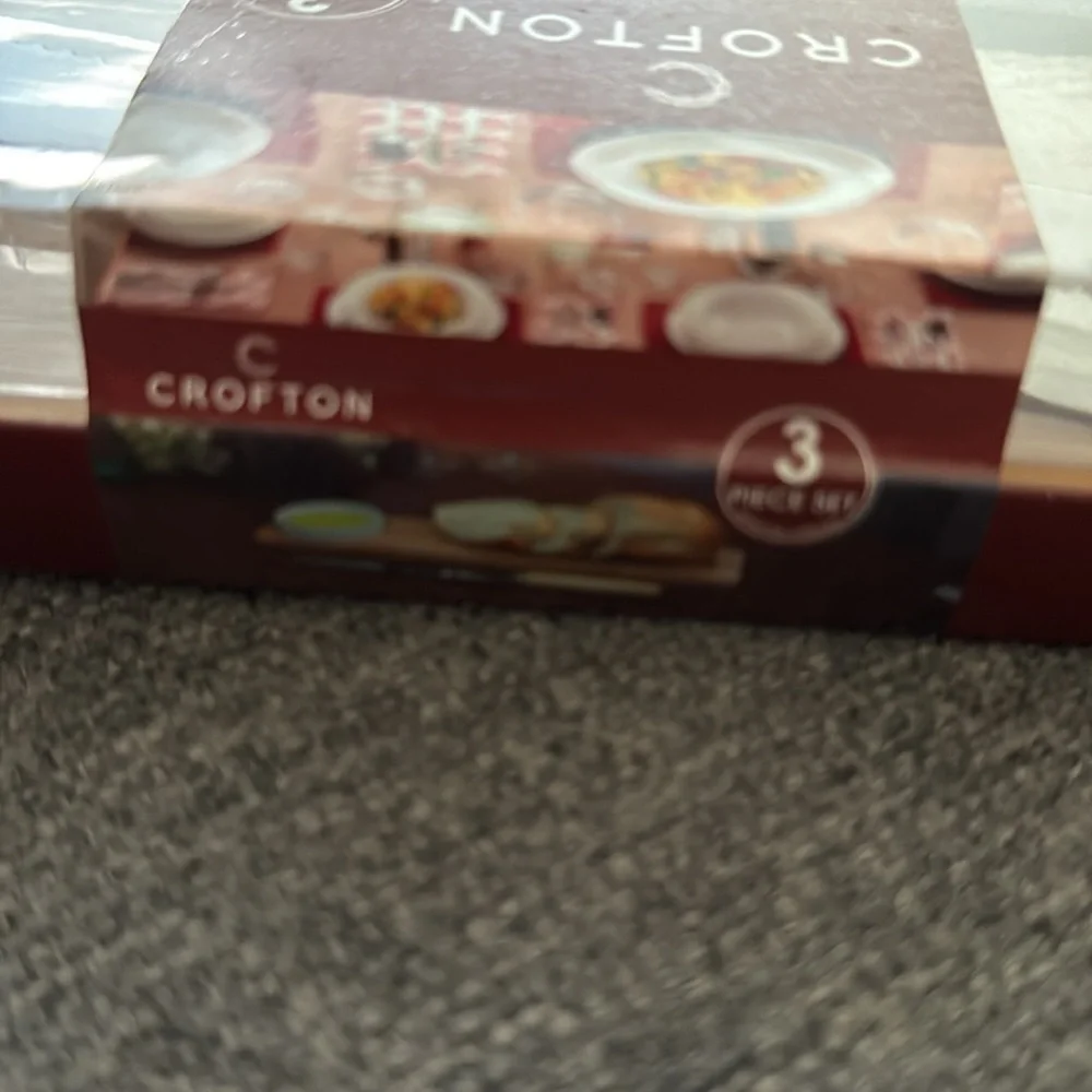 NWT Crofton Bread Board 3 Piece Set R1